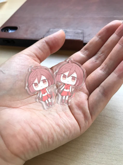 MEIKOちゃんとミクさんのアクリルブロック、1個ずつ持っていってマジミラで自慢しようかな…と思っています。ギリギリマジミラ前日に届きそうなので…写真はイメージ… 