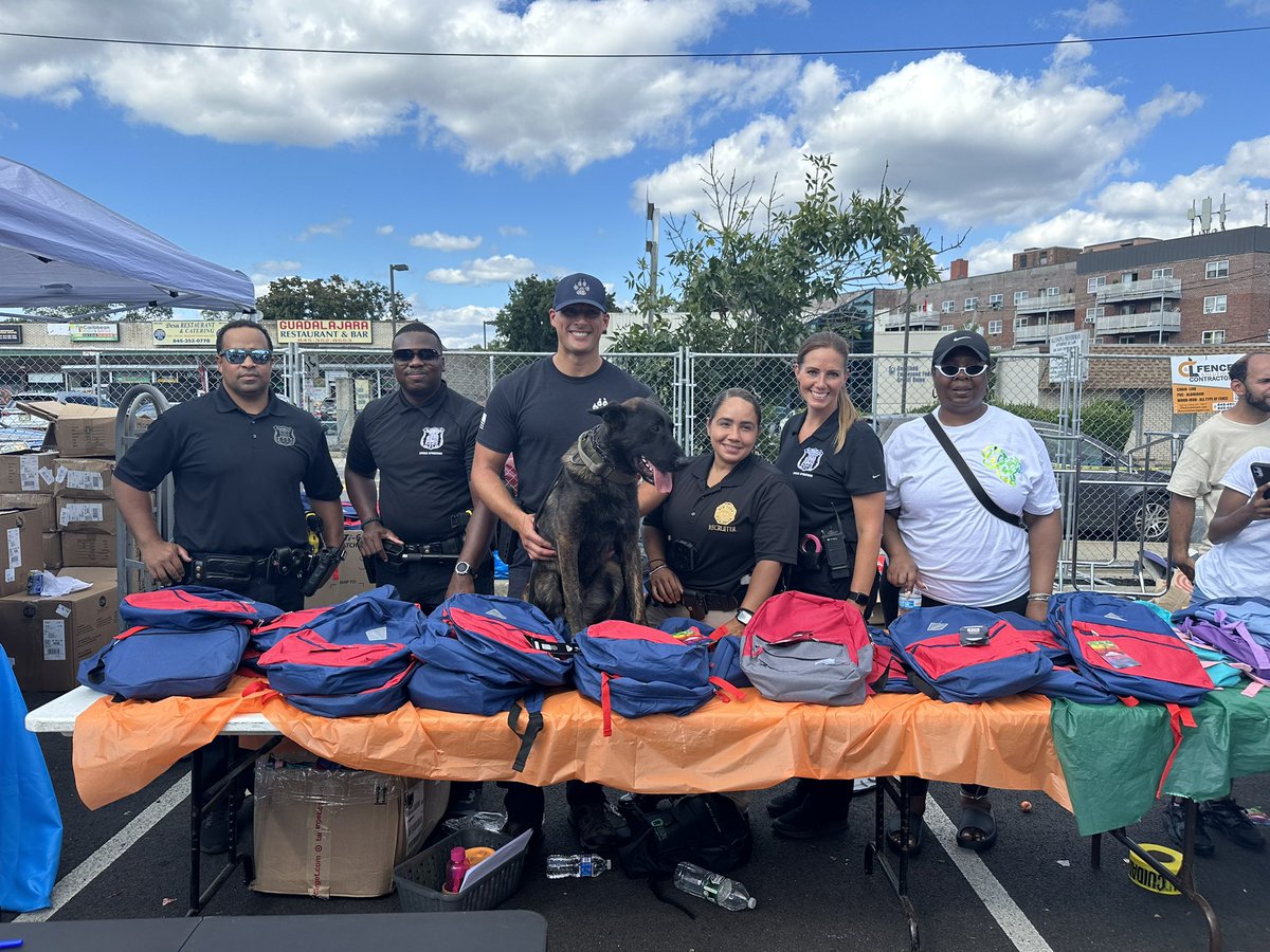 Ramapo_PD's tweet photo. We were thrilled to be a part of the Next Gen Back 2 School Festival. RPD had a great time attending this amazing event, giving away school supplies, and engaging with the community. Thanks to everyone who stopped by! 👮🏽♂️👮🏾♂️👮🏻♀️#BackToSchool #CommunityFirst #RamapoPD @townoframapo https://t.co/6N3F1rvBiD