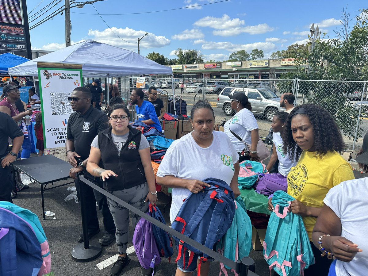 Ramapo_PD's tweet photo. We were thrilled to be a part of the Next Gen Back 2 School Festival. RPD had a great time attending this amazing event, giving away school supplies, and engaging with the community. Thanks to everyone who stopped by! 👮🏽♂️👮🏾♂️👮🏻♀️#BackToSchool #CommunityFirst #RamapoPD @townoframapo https://t.co/6N3F1rvBiD