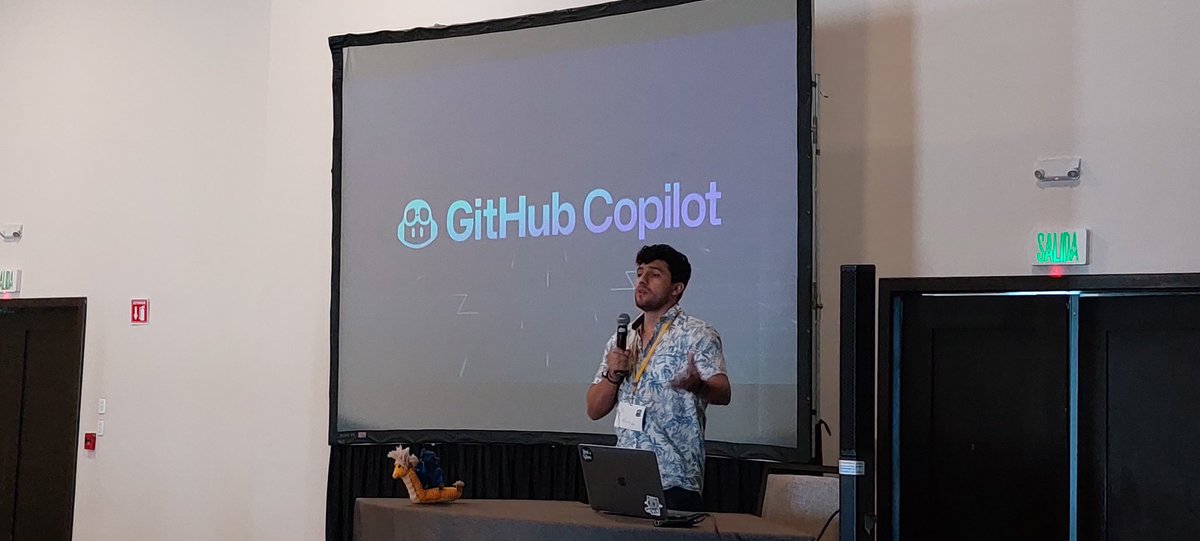 datormx's tweet image. @alarcon7a compartiendo del gran potencial que tiene crear software apoyándose con AI 🤓🧠🤯

Increíble charla desde #PyConLatam 

@PyLatam