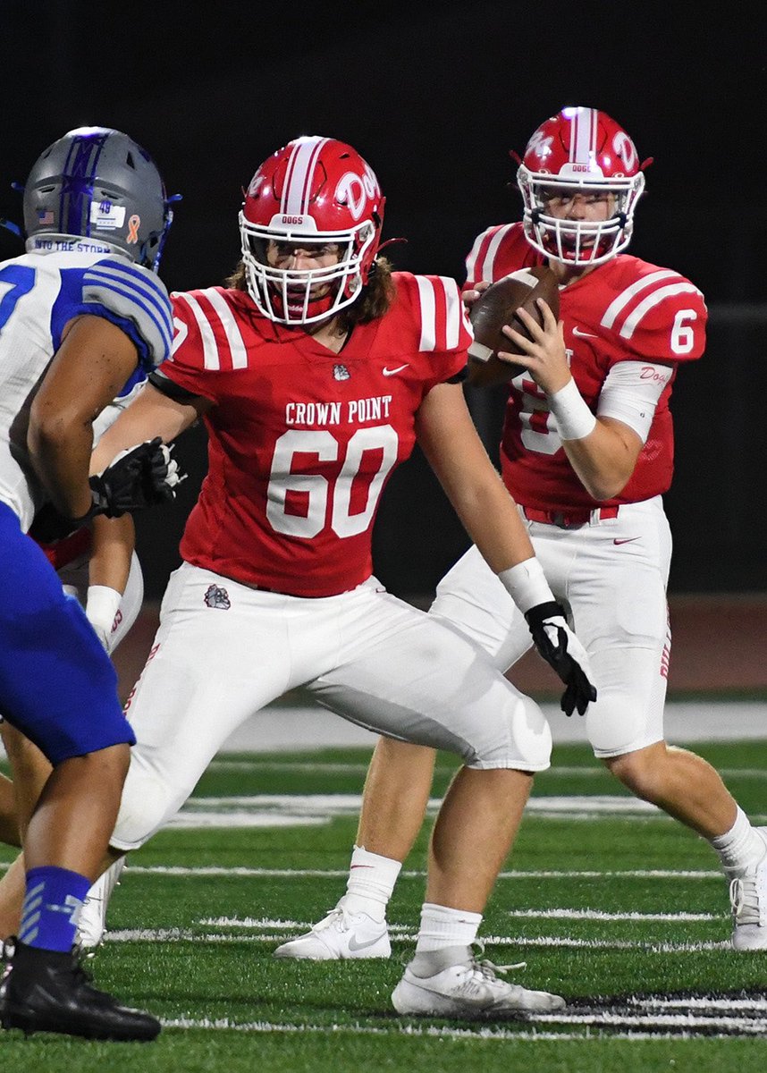 Highlights from last nights 49-7 win over Chicago Taft. 

•Defense holds Eagles to -15 yards rushing. 

*QB Noah Ehrlich completes 15-17 to 8 different receivers for 194 and 4 TDs. 

* 3 different Tight Ends caught TD’s

🧡Huge turnout from CP Community for Leukemia Awareness