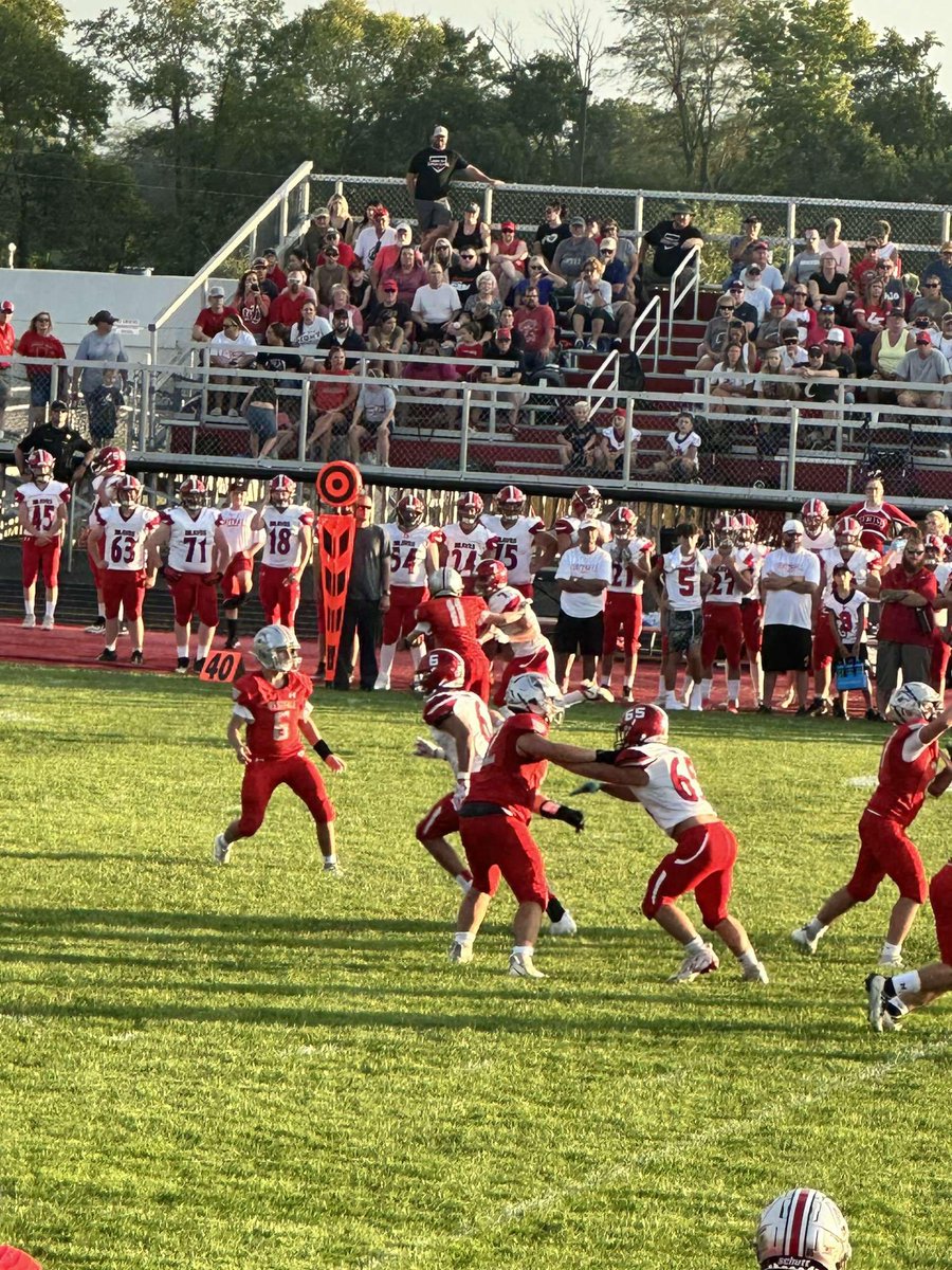 Connor009911492's tweet photo. Week 2 lost 42-6. Had 6 tackles and one pass break up. 
Learn from mistakes and move forward
#11, #redjerseys, #westfallfb https://t.co/jb46F2jYoJ