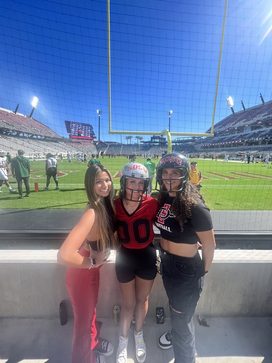 AlyssaFuller19's tweet photo. #GOAZTECS https://t.co/KfMNttroB7