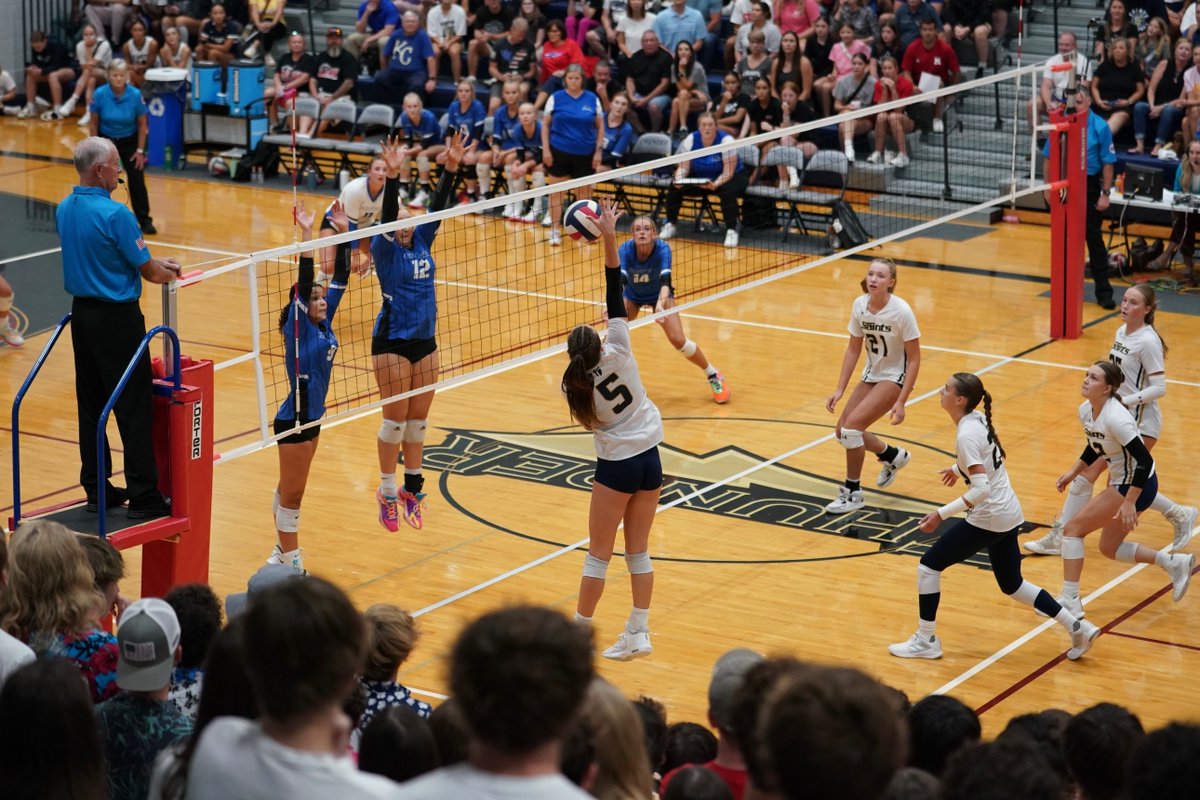 SpectrumNewsKC's tweet photo. .@HyVeeKCMetro Game of the Week - St. James Volleyball Slam

SET 1
Aquinas 25
Olathe NW 19

🔥📸 @AjHildreth https://t.co/ni6MRODPvK