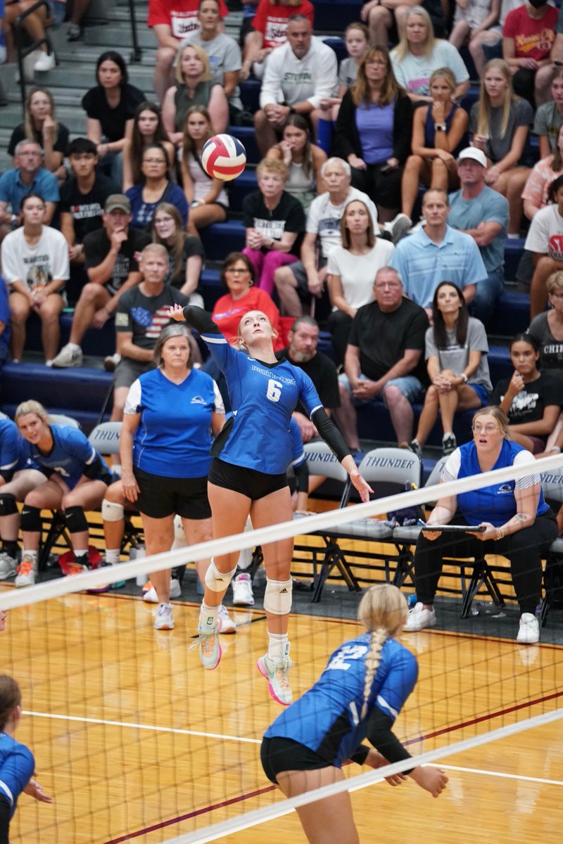 SpectrumNewsKC's tweet photo. .@HyVeeKCMetro Game of the Week - St. James Volleyball Slam

SET 1
Aquinas 25
Olathe NW 19

🔥📸 @AjHildreth https://t.co/ni6MRODPvK