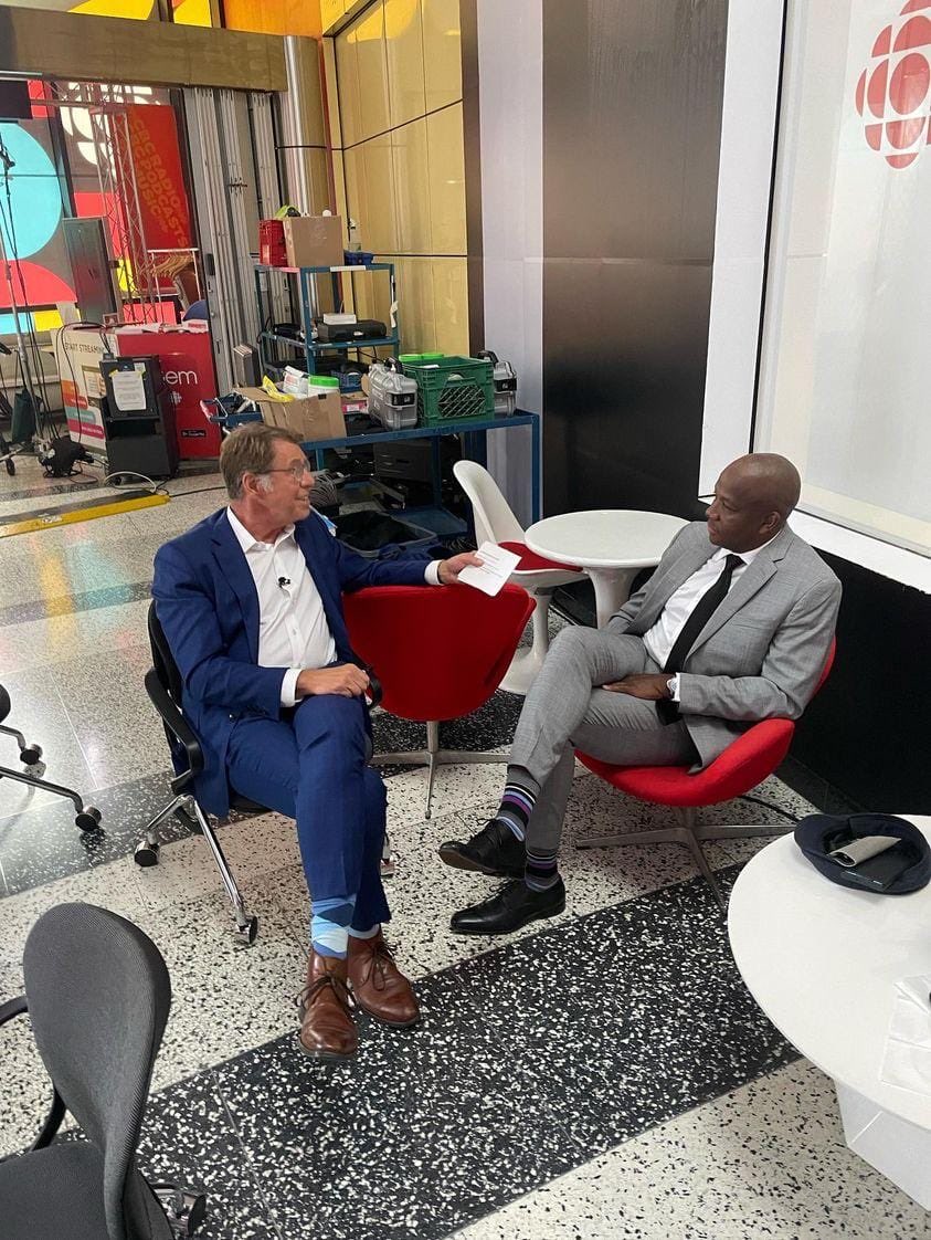 donovanbailey's tweet photo. Behind the scenes with @cbcsports and the best broadcast crew @CBCScottRussell @WorldAthletics @AthleticsCanada @K8VBeast @MLeePxP and Mike Smith
#UNDISPUTED
#RunningThingsPodcast
#THEChamp
#WorldAthleticsChamps https://t.co/heG6BuqeSp