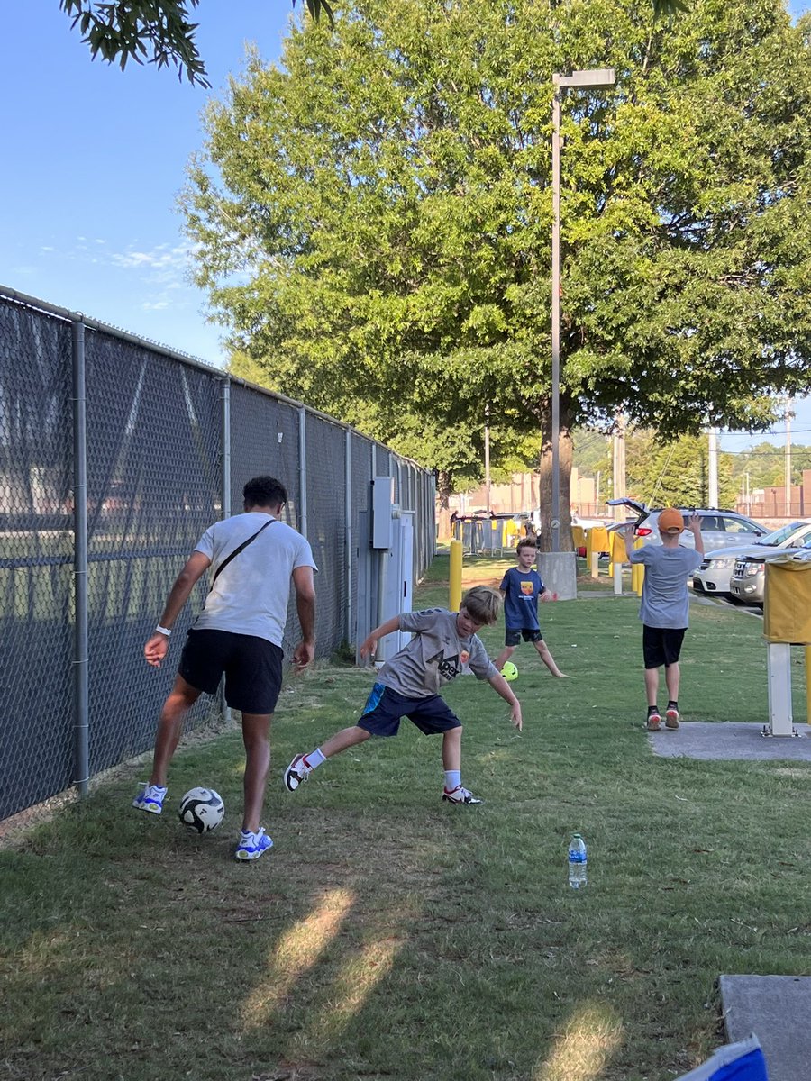 There’s only ONE Knox.

Thanks for coming out, lads. 💙🧡💛