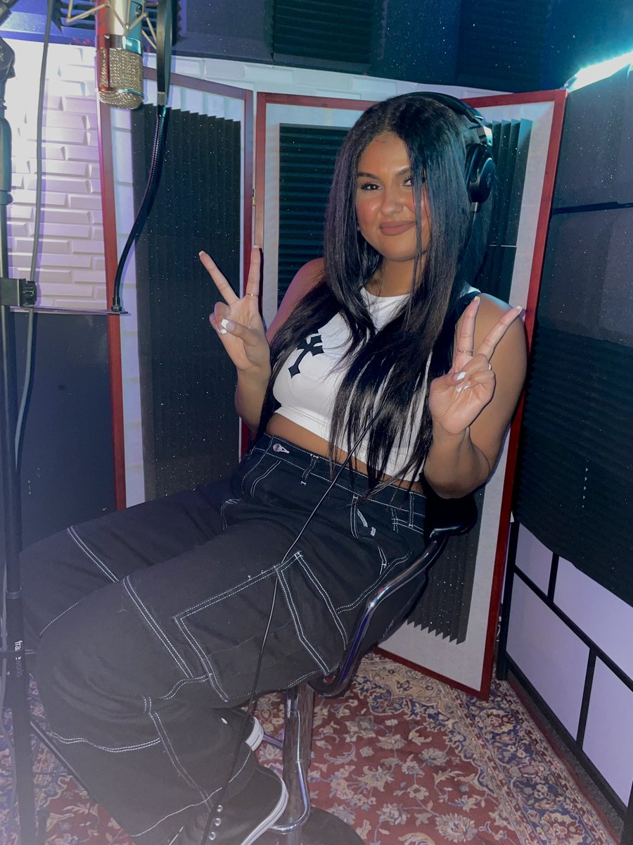 thtgrlbrooklynn's tweet photo. back at it <333 https://t.co/MVAuRxdL26