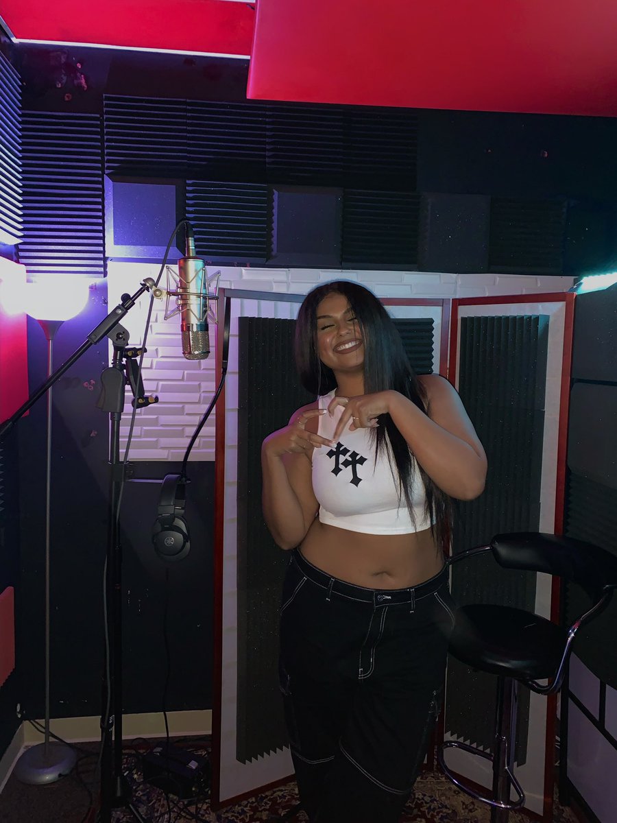 thtgrlbrooklynn's tweet photo. back at it <333 https://t.co/MVAuRxdL26