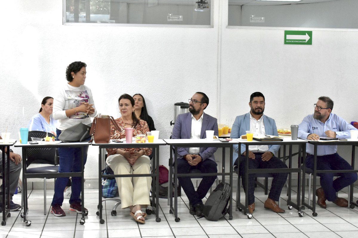 fecaujedmx's tweet photo. El día de hoy se llevó a cabo el encuentro con la planta docente del Centro de Lenguas e Internacionalización de la @fecaujedmx donde se abordaron aspectos relevantes para el ciclo escolar B-2023 #UnidosTrabajamosMejor https://t.co/BAs15y2sbQ