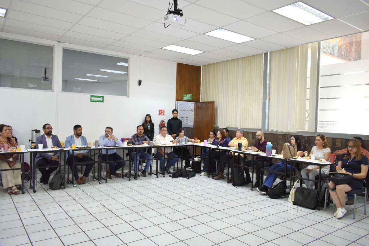 fecaujedmx's tweet photo. El día de hoy se llevó a cabo el encuentro con la planta docente del Centro de Lenguas e Internacionalización de la @fecaujedmx donde se abordaron aspectos relevantes para el ciclo escolar B-2023 #UnidosTrabajamosMejor https://t.co/BAs15y2sbQ