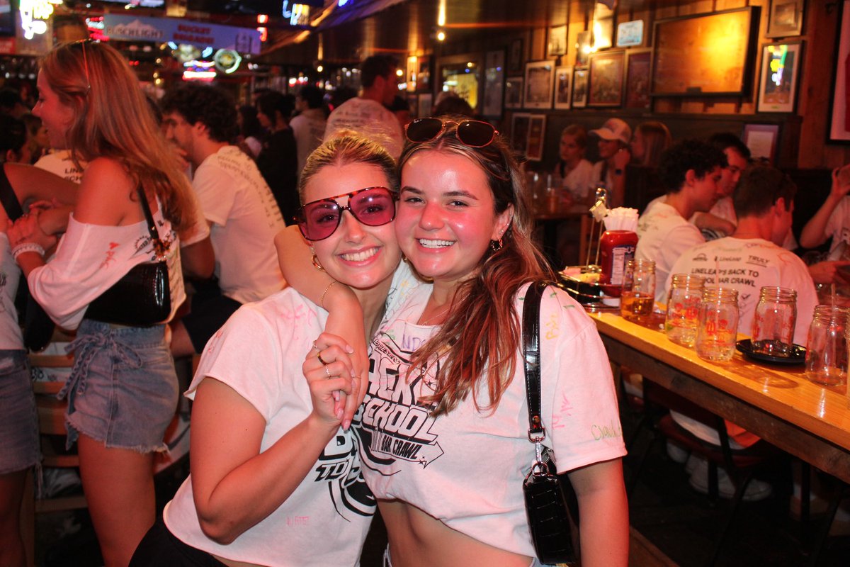 NicksEnglishHut's tweet image. Safe to say the #BackToSchoolBarCrawl was a huge success! 😁 Till next time! 🎉 @lineleap_ #LineLeap #BarCrawl #NicksEnglishHut #NEH #NicksNation #VisitBtown