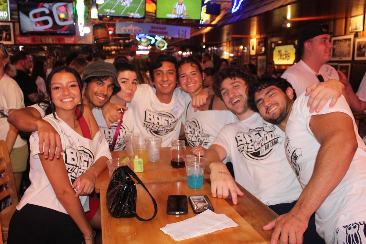 NicksEnglishHut's tweet image. Safe to say the #BackToSchoolBarCrawl was a huge success! 😁 Till next time! 🎉 @lineleap_ #LineLeap #BarCrawl #NicksEnglishHut #NEH #NicksNation #VisitBtown