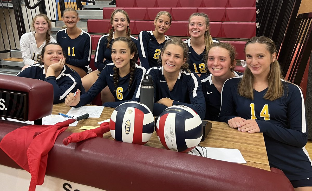 Opening weekend at the Cardinal Clash! Finished third in our pool & lost in the quarterfinals to a tough Tri-Valley team. 

Ready for a strong 2023 season 💪🏼
#ELCOExcellence 🏐