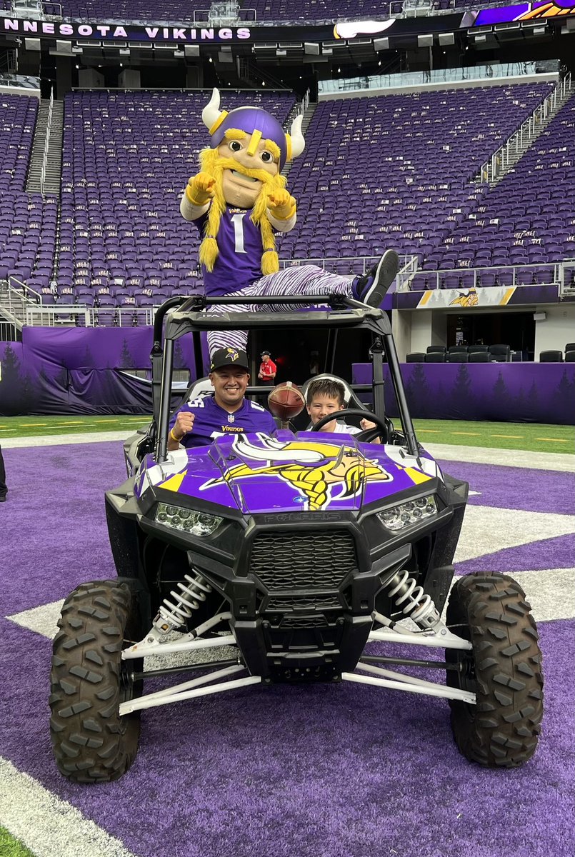 namtkd1's tweet photo. One last preseason game and JT’s first post-game field pass meeting C.J. Ham, Viktor the Viking, and a few cheerleaders! SKOL!! #vikings #usbankstadium #vikingskidsclub https://t.co/QaGnzjnRLr