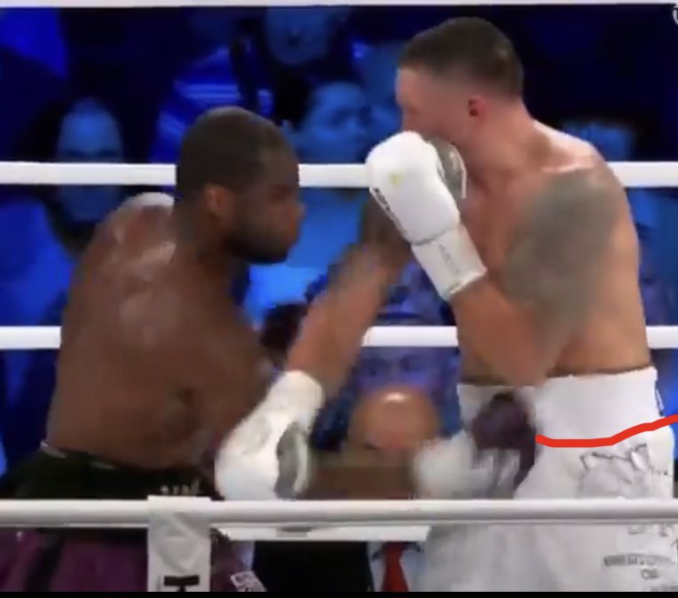 bytesized_tech's tweet image. Point of impact. Half the glove is below the belt. Not surprised this was called a low shot. #UsykDubois