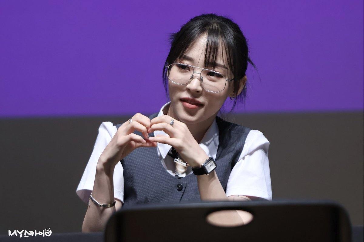 moonbyul pics tweet media