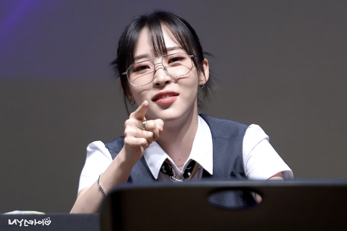 moonbyul pics tweet media
