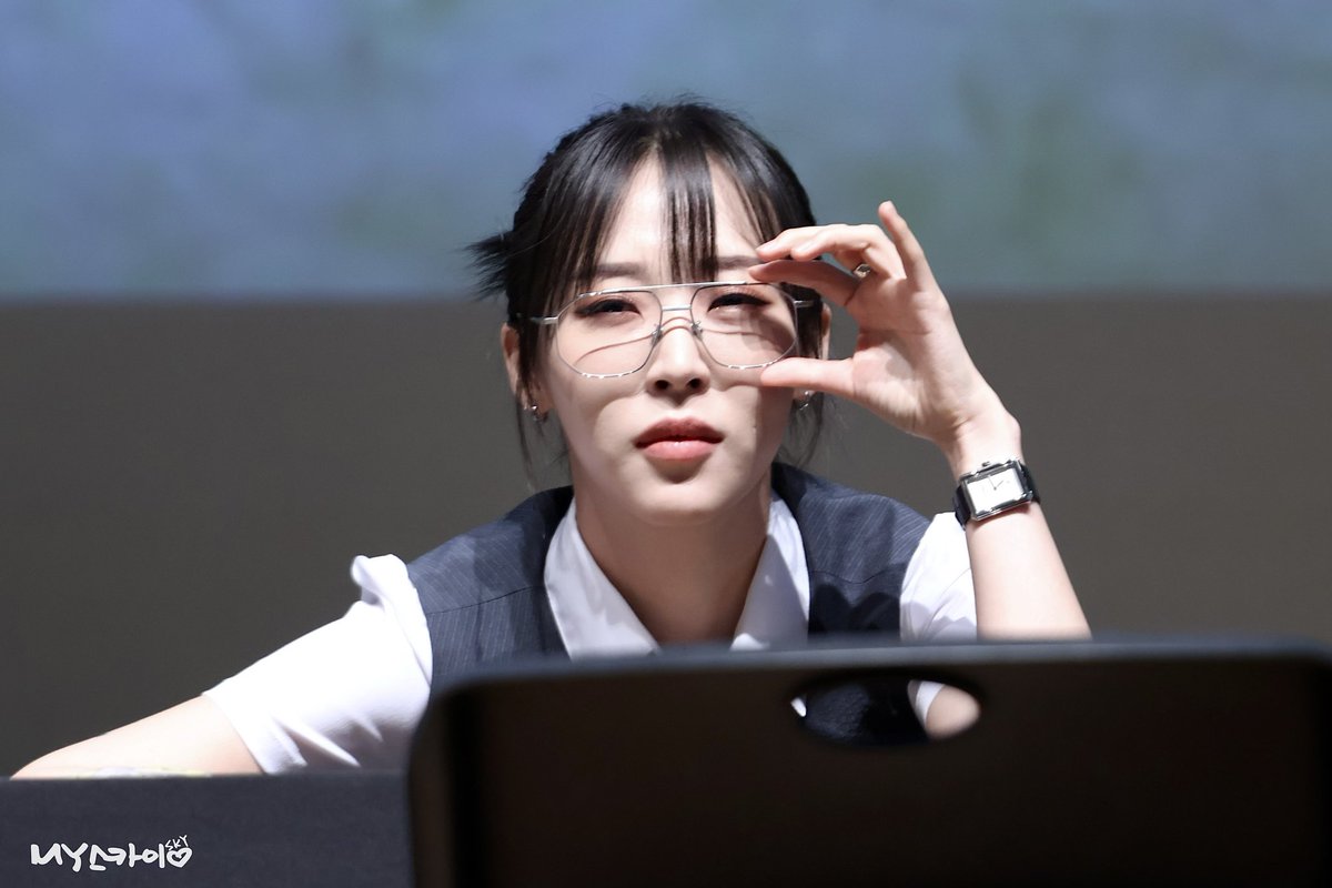 moonbyul pics tweet media