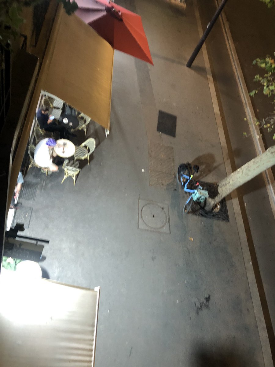 AvenirBessieres's tweet photo. Les commerces du 123 Boulevard Bessieres continuent d’exploiter illégalement des terrasses extérieures et à des heures nocturnes illégales également et qui impactent le bien-être des riverains. 
A quand l’application de la Loi ?!!!!
@Mairie17 https://t.co/GFi8zblhLm