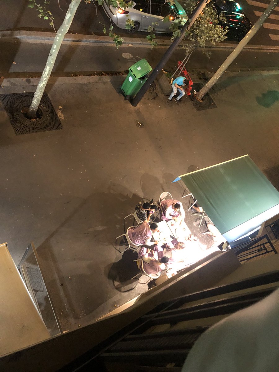 AvenirBessieres's tweet photo. Les commerces du 123 Boulevard Bessieres continuent d’exploiter illégalement des terrasses extérieures et à des heures nocturnes illégales également et qui impactent le bien-être des riverains. 
A quand l’application de la Loi ?!!!!
@Mairie17 https://t.co/GFi8zblhLm