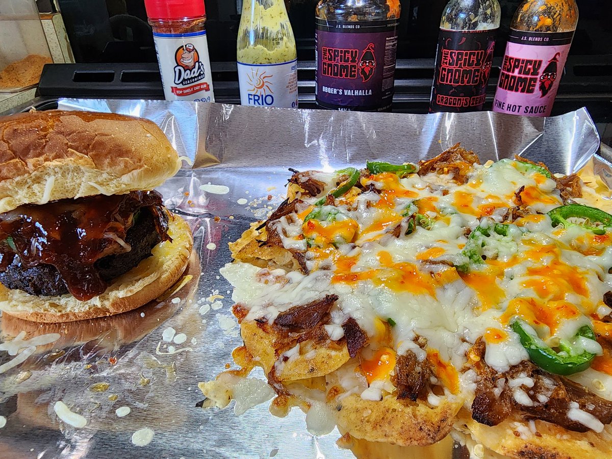 Another meal and snack at the same time! This time a pulled pork piled onto a smoked Gouda burger! <a href="/DadsSeasonings/">Dad’s Seasonings</a> <a href="/FrioHotSauce/">Frio Hot Sauce</a> made great contributions to the burger