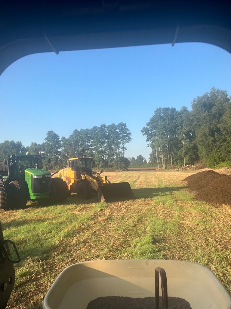 RandyRjvan's tweet photo. Spreading forage peas and next the honey https://t.co/hlwjmyzJkB