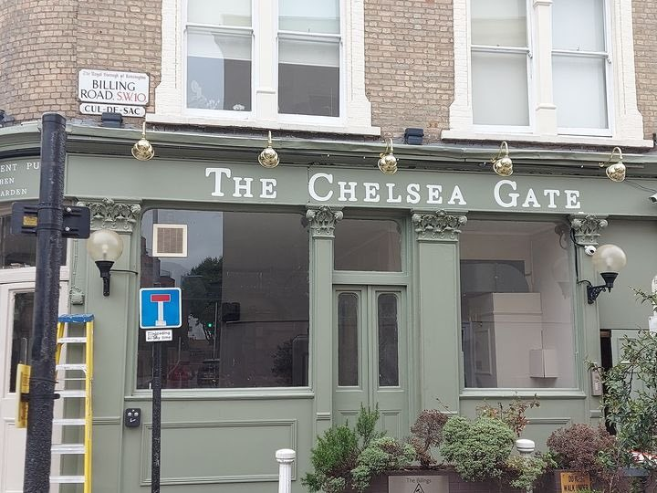 An update for the Supporters Clubs who donated items to the Chelsea Pensioner, now called Chelsea Gate, I visited them yesterday.

I spoke to the manager 'Ahmed' and he agreed to return items if we emailed him.

The email address he gave me bounces all emails.
#TheChelseaGate