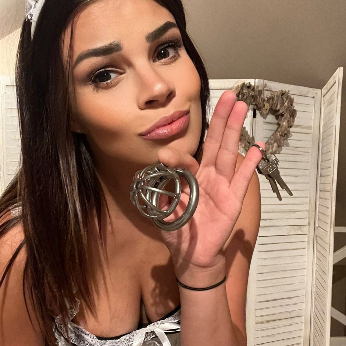 misslaurabe's tweet photo. I wanne lock you up 🤭 https://t.co/Pe30JsHj7z