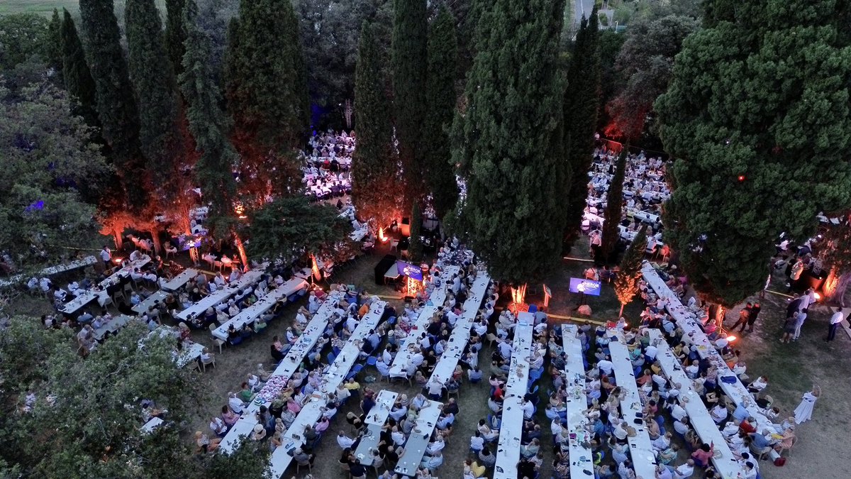 Nouv_Energie's tweet image. Ce fut une soirée pleine d’énergies… Elles étaient d’ailleurs plus de 2000 Nouvelles Énergies ! Réunies autour de @davidlisnard, pour une #NouvelleEspérance pour la France.