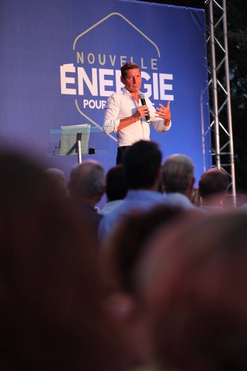 Nouv_Energie's tweet image. Ce fut une soirée pleine d’énergies… Elles étaient d’ailleurs plus de 2000 Nouvelles Énergies ! Réunies autour de @davidlisnard, pour une #NouvelleEspérance pour la France.