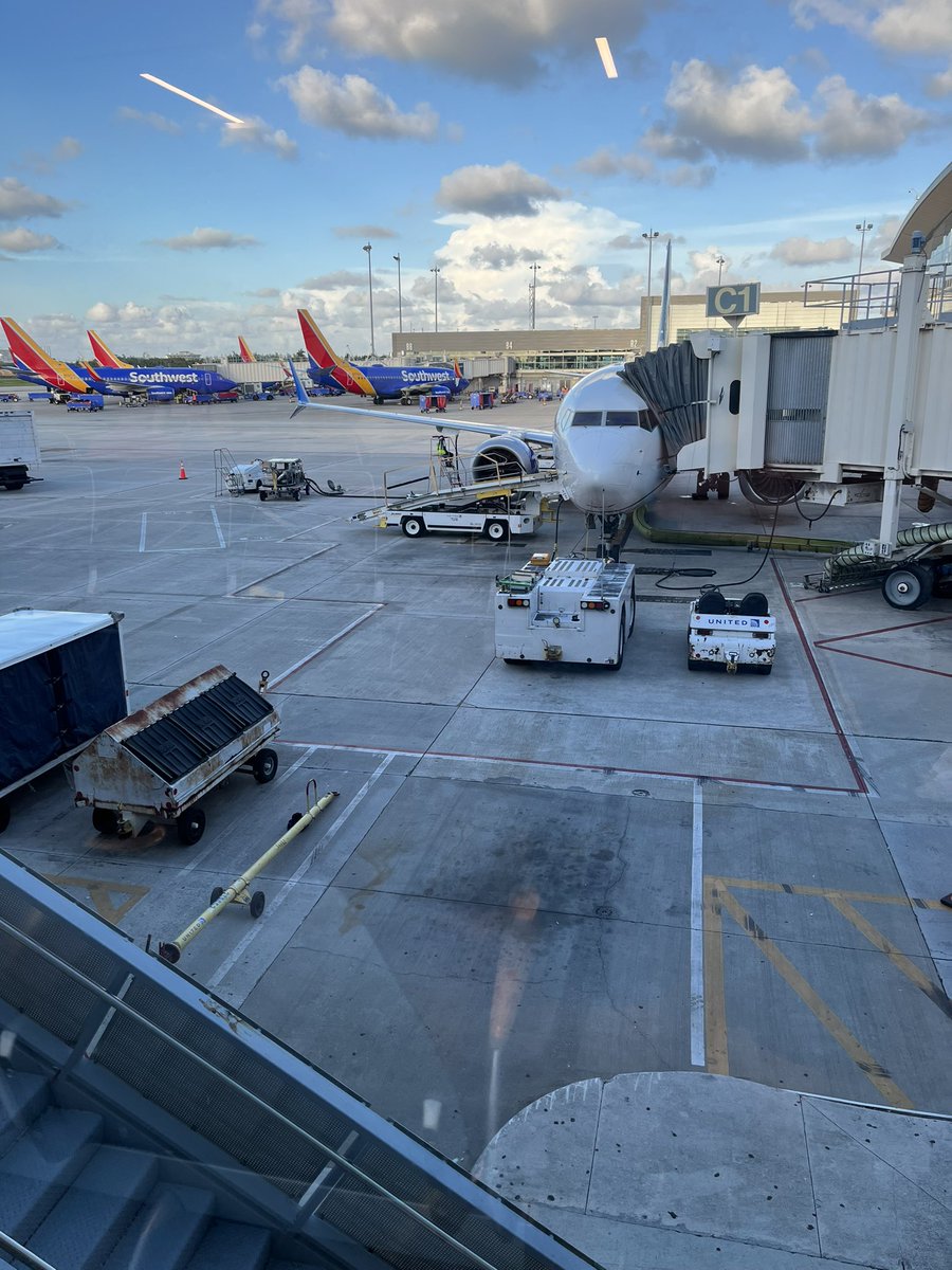 PapaBeez's tweet photo. My one souvenir from this 6 day journey. Enjoyed the 27 minutes I got to spend at @GulfstreamPark very much. Was lucky to see and talk to @samanthagperry and the man himself @AnnouncerPete.  See you guys in a October, when my family isn’t sitting in the car.  😂😂
#BoardingTime https://t.co/Bp2MJD1PgF