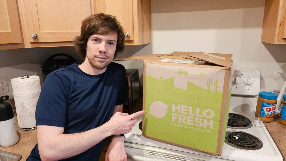 PoisonedPotion's tweet photo. Always a good day receiving this square shaped box of happiness. Thanks, @HelloFresh ! Use code POGPOTIONAUG50 for 50% off plus first box ships free https://t.co/ctnGWJ7u3r #ad #hellofreshpics https://t.co/3J7j89t8Bf