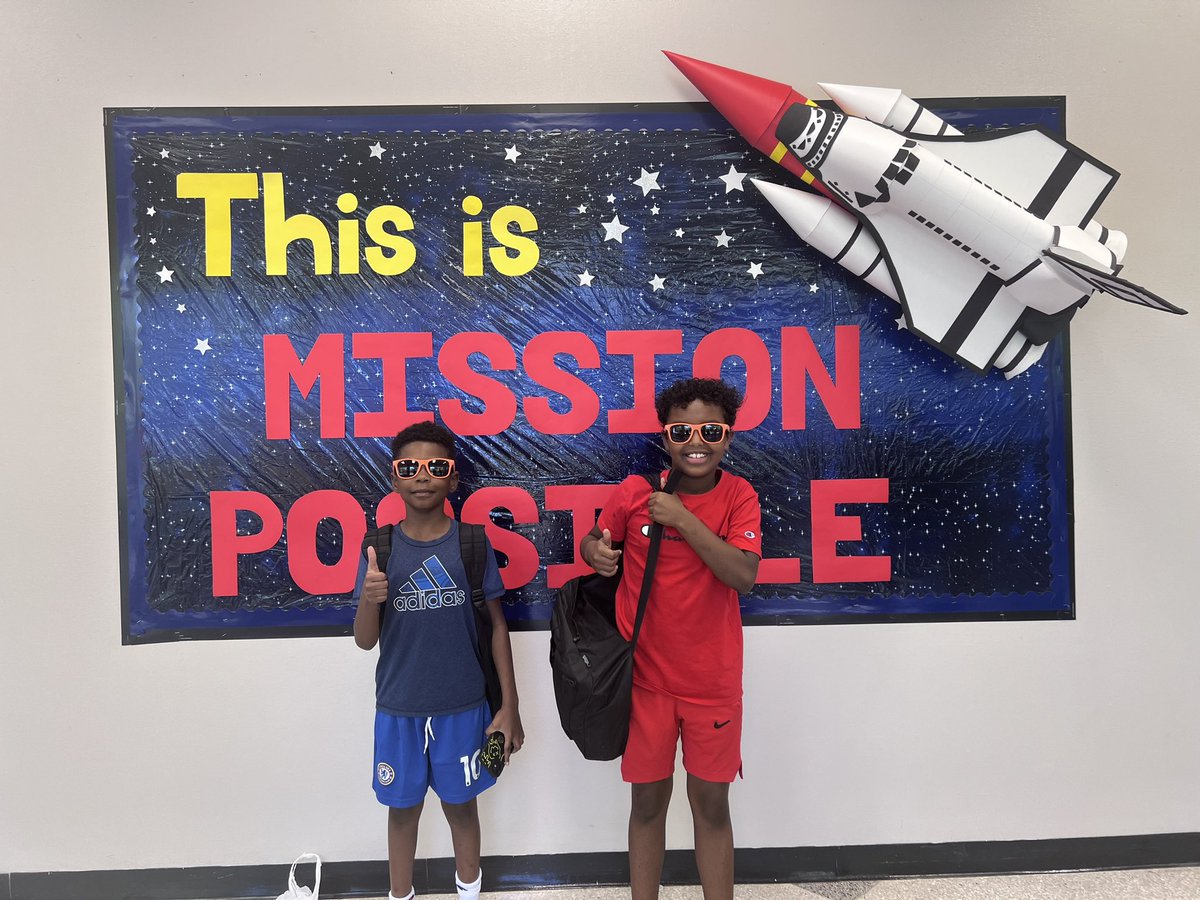 ParisaBehzadi_'s tweet photo. Today was INCREDIBLE! Nearly 700 @hisd_SRE Space Rangers received a free backpack filled with school supplies to set them up for #MissionPossible! A big thank you to the C.A.R.E. and @rhondawash_HISD for this beautiful community partnership 😍 https://t.co/TL8eWr2Vhx