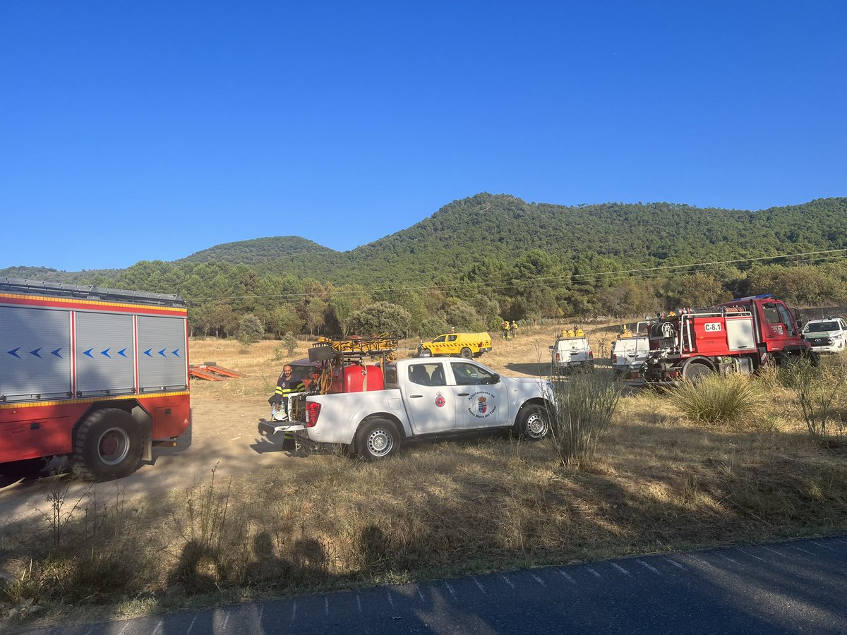 LolaNavarroArg's tweet photo. Infinita gratitud por la rápida actuación que ha sido la clave en la extinción del incendio de #IFSantaMariaDelTietar.
La colaboración y coordinación entre las #CCAA y los servicios de Emergencia #112CMadrid, #INFOCAL y los cuerpos de Seguridad del Estado lo han hecho posible. https://t.co/9E723nY2vC