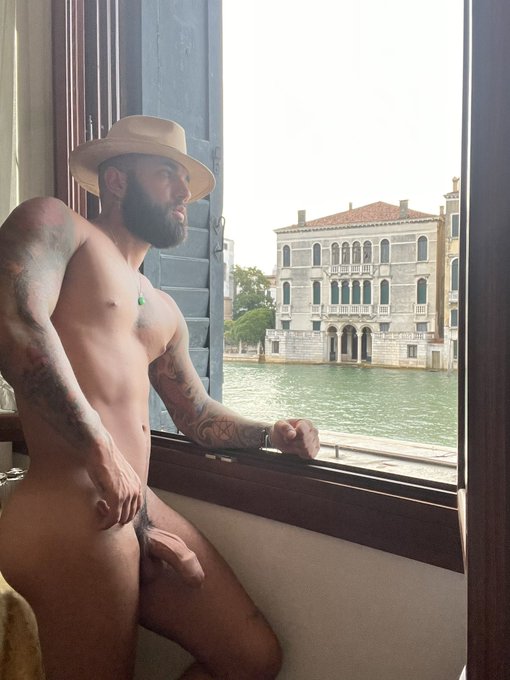 You want some Italian sausage? 🇮🇹 https://t.co/etXu9YLKi0