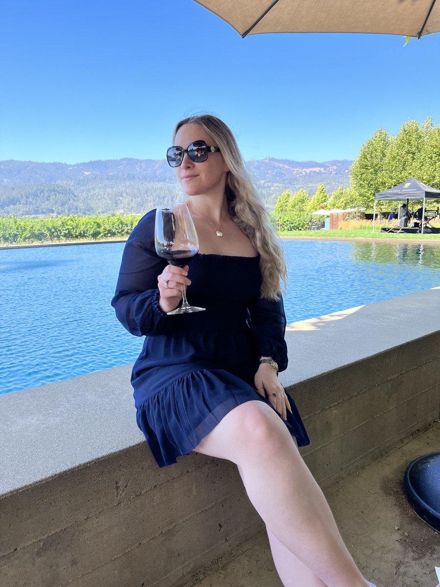 ELampertPR's tweet photo. Thank @AOwinery for a lovely almost 23 birthday! You made her day - Amanda @paraduxxwine you did not. https://t.co/f0x90K5oO6