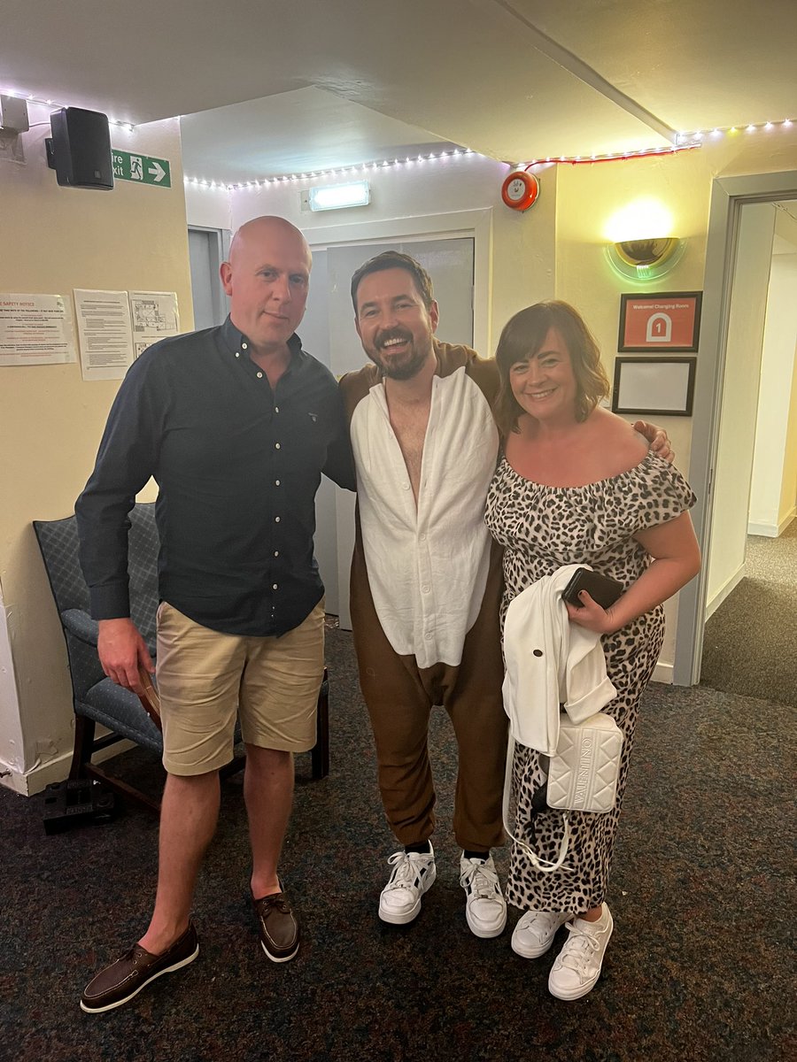 pauljeromson's tweet photo. @gordonsmart @martin_compston 
Absolutely amazing show tonight lads.  Topped off with the pleasure of meeting you both 💚💚 https://t.co/AWbVftj4jM