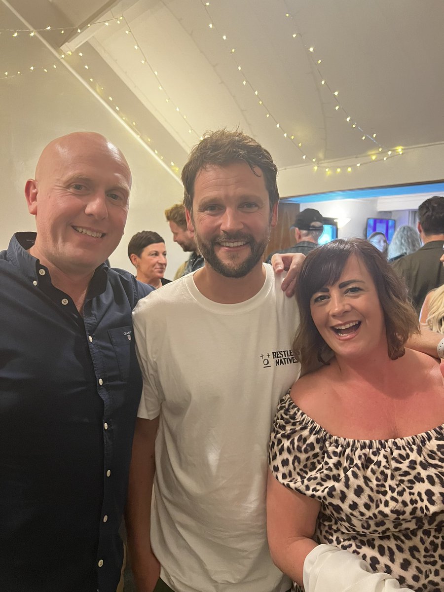 pauljeromson's tweet photo. @gordonsmart @martin_compston 
Absolutely amazing show tonight lads.  Topped off with the pleasure of meeting you both 💚💚 https://t.co/AWbVftj4jM