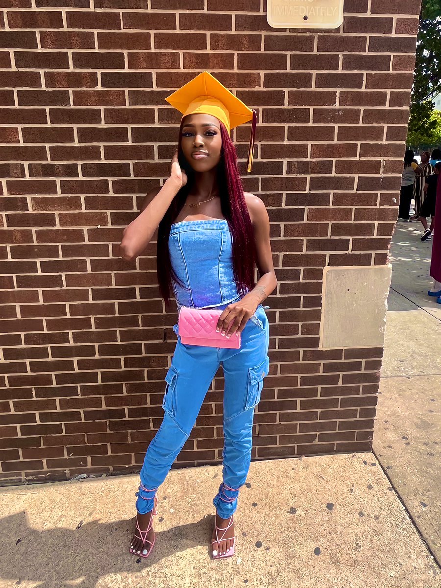 theluvofchrissy's tweet photo. you the type i like mamaaaa😍
#missgrad👩🏾🎓 https://t.co/P6cEMjFong