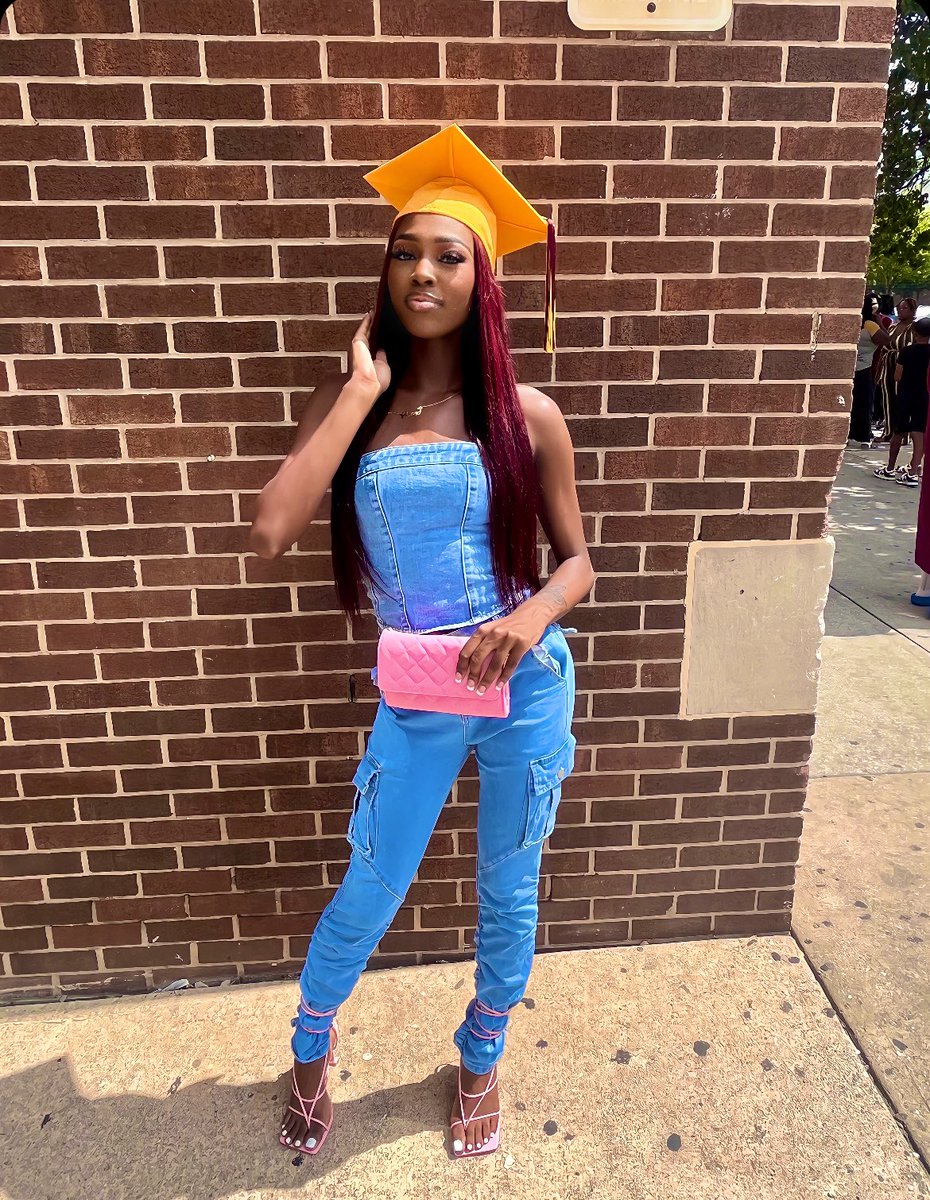 theluvofchrissy's tweet photo. you the type i like mamaaaa😍
#missgrad👩🏾🎓 https://t.co/P6cEMjFong