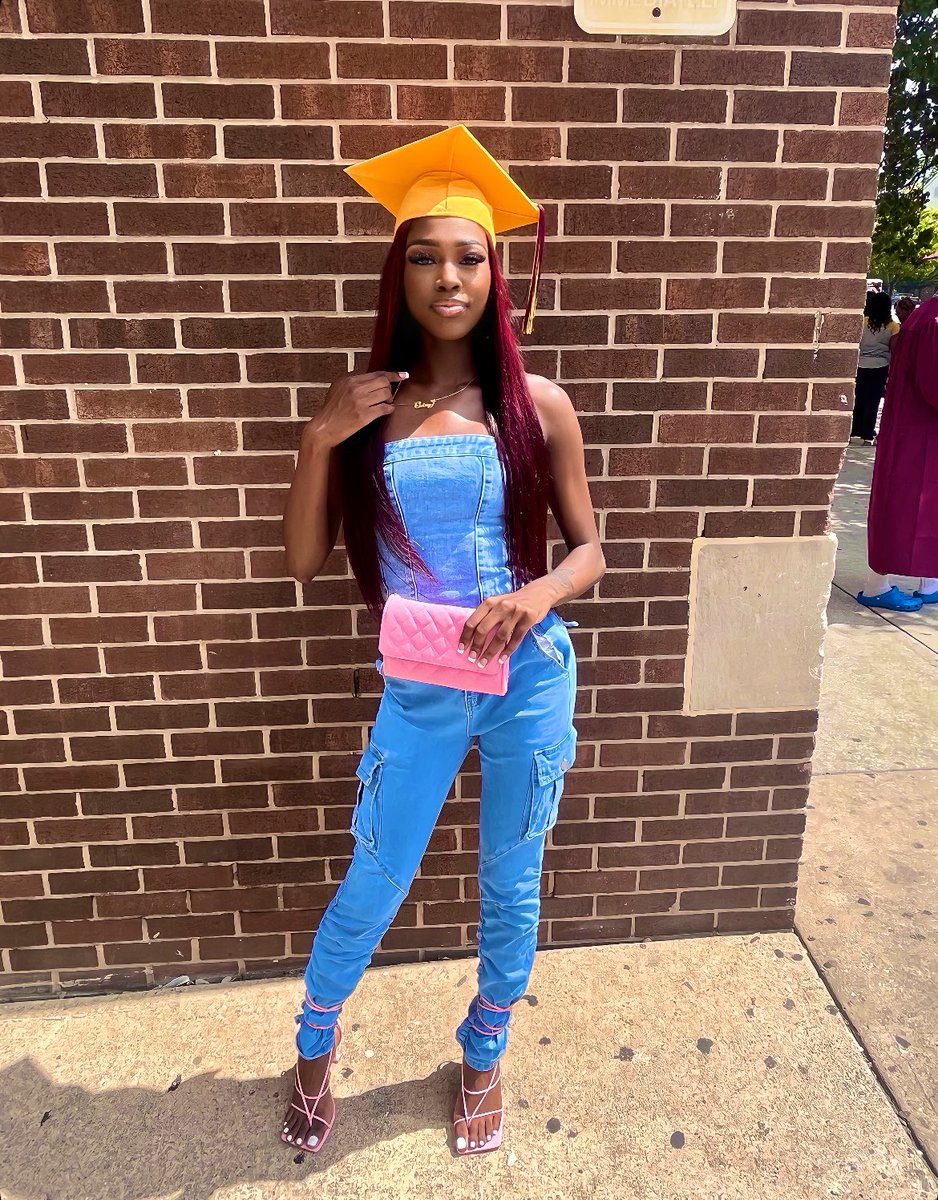 theluvofchrissy's tweet photo. you the type i like mamaaaa😍
#missgrad👩🏾🎓 https://t.co/P6cEMjFong