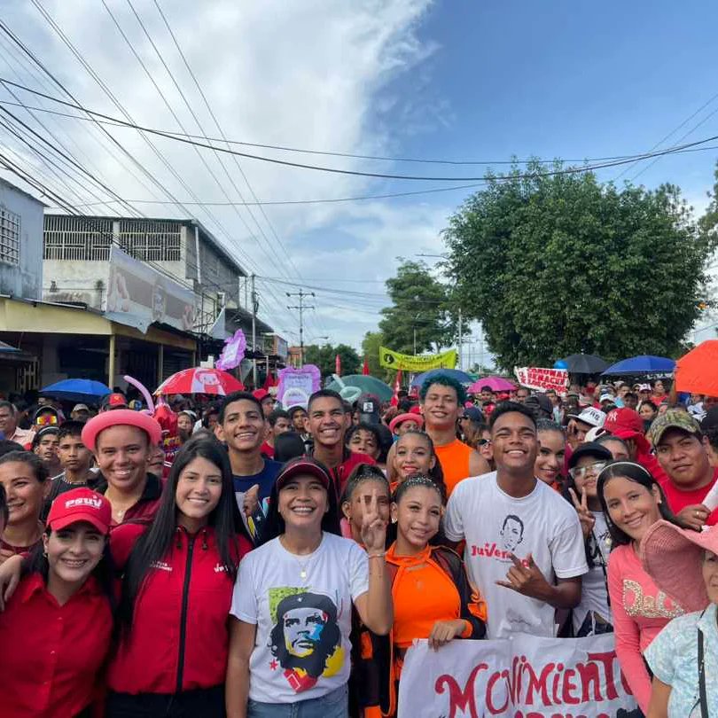 Los Guaritos Se Movilizó en Respaldo Absoluto Al Presidente <a href="/NicolasMaduro/">Nicolás Maduro</a>,
Un Despliegue que demuestra la Organización, Unión y Fortaleza de la militancia Chavista que con fervor Recorrió las Calles de la Parroquia Alto de los Godos,la parroquia más grande de todo monagas❤️✌️