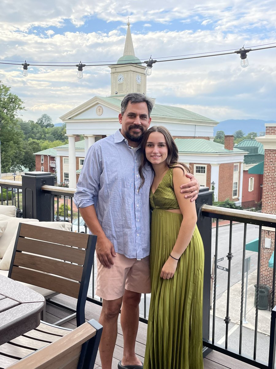 joybrennant's tweet photo. Family dinner at 1772 On Main #FincastleVA https://t.co/0erPWQ5as7