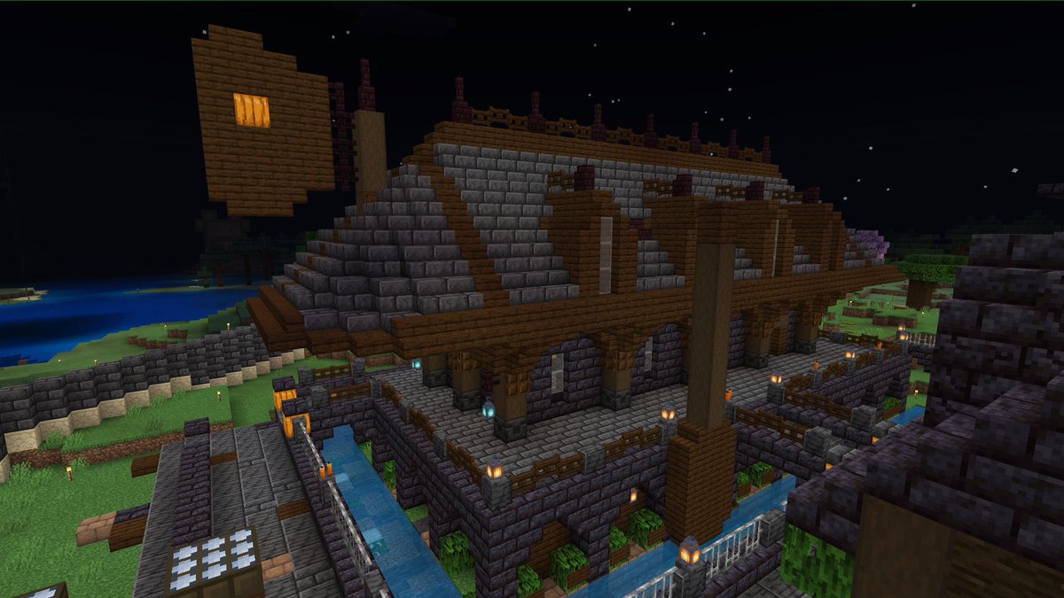 おはよう🎃
最近黒い街も少しづつ進んでおります。
またみんなで建築するテーマに悩み中( ꒪Д꒪)
てかメンバー増やしたいな🌸w
#カボチャ王国
#統合版
これ何かわかるかな？
とあるものをひっくり返して屋根にしてみました🎃