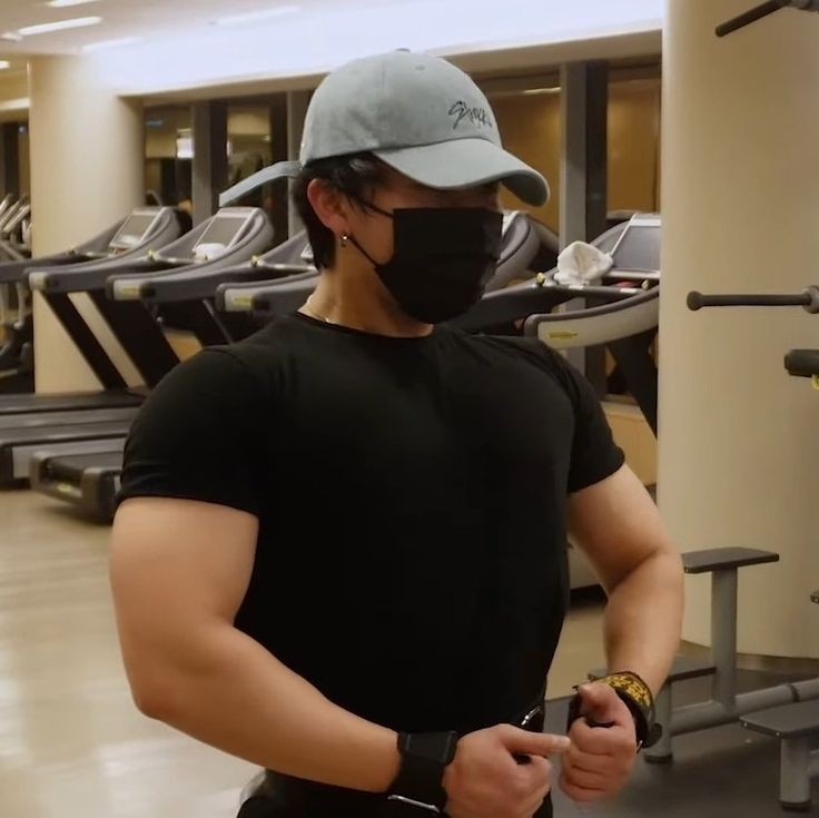 skzmeow's tweet photo. La vida fitness sería más fácil si tuviera al guapote de Changbin como entrenador personal. 😫🔥 https://t.co/HOLYWiyssf