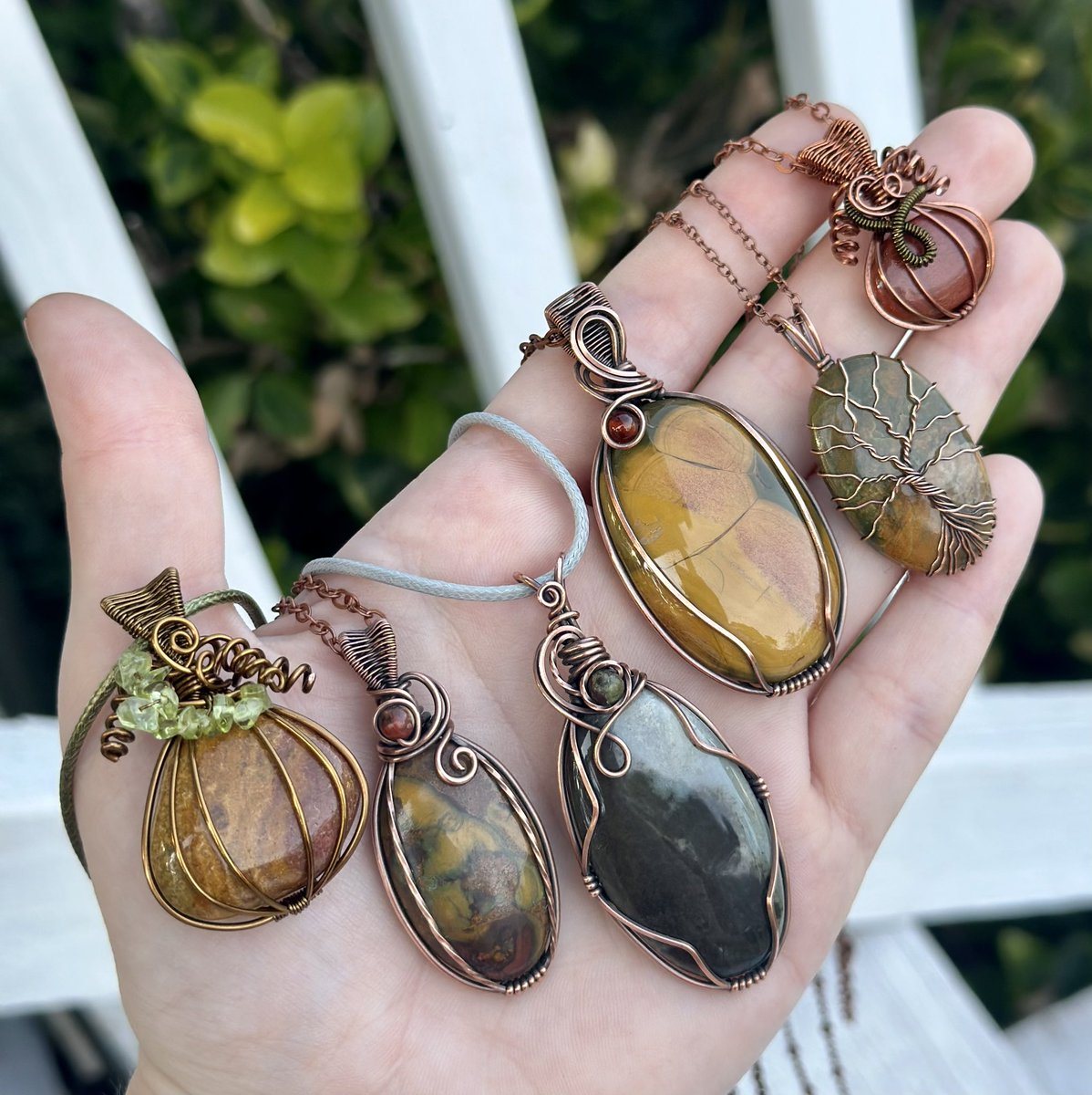 EarthlyIndigo's tweet photo. In case I still have any active followers on here lol I just listed this new little fall inspired collection!🍂🍁
https://t.co/ob8a7VprZ8 https://t.co/0Y2y74bc95