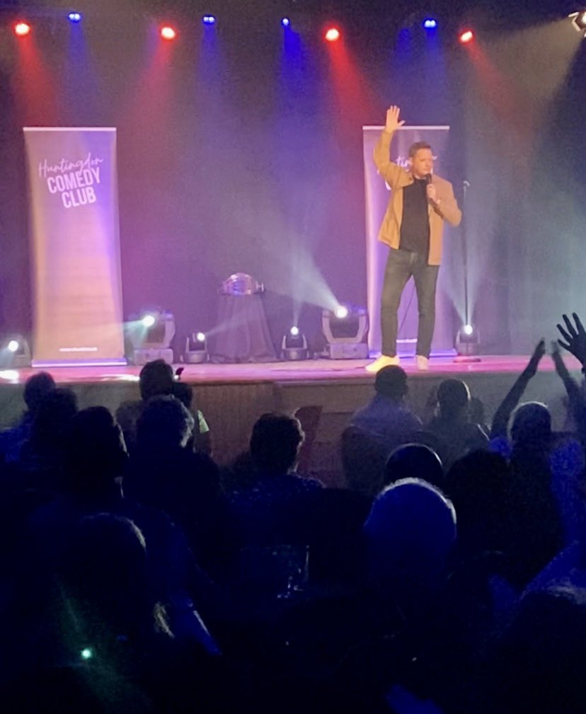 kdanielcomedy's tweet photo. One night, two gigs, had a lovely time @KettonSports_CC Then had to dash to Huntingdon for @chuckl_events to defend my gong show belt, I lost lol ,,,,,,,the king is dead long live the queen πΈ ππβ€οΈ #comedy #standupcomedy #livecomedy #onegigatatime https://t.co/KIVpliw2OZ