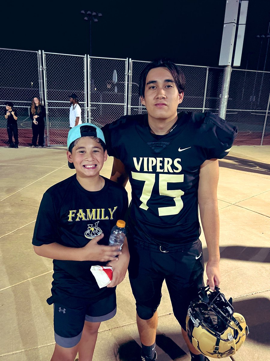 MaddridThe's tweet photo. Friday night lights….🏈 #FridayNightLights https://t.co/EMFrVQH4eF