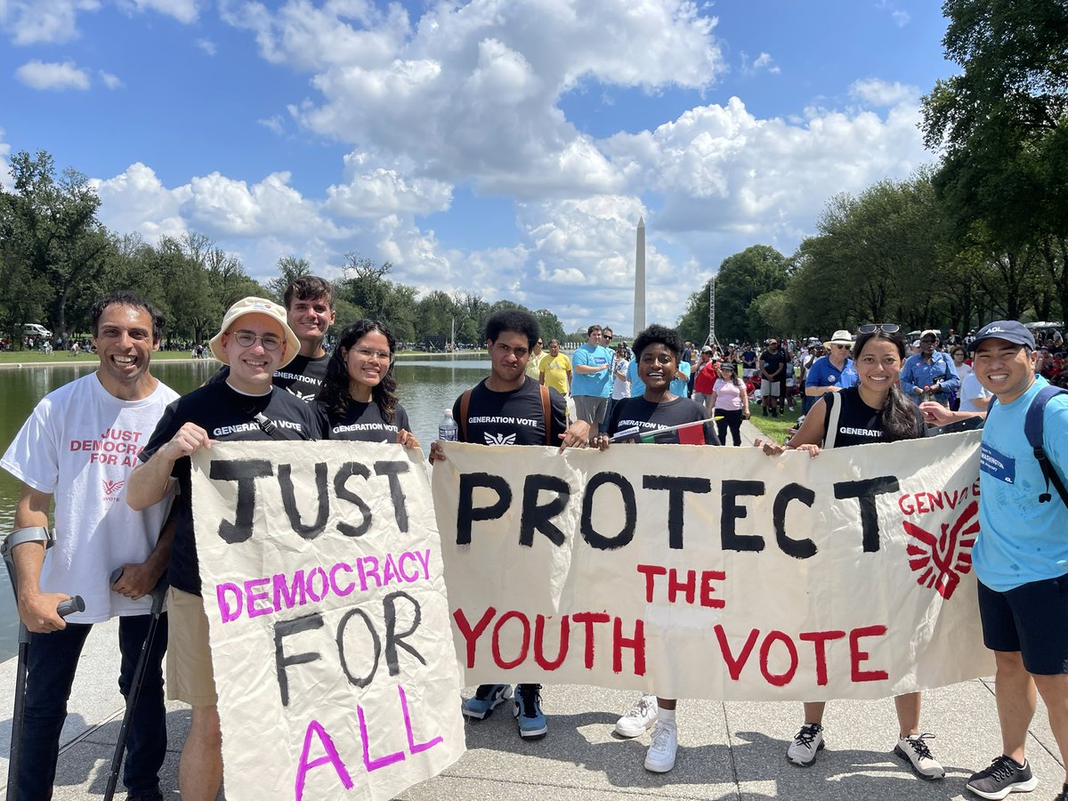 GenVoteUS's tweet image. Team GenVote is continuing the fight for youth voting rights at the #MarchOnWashington ✊🏽  

We spoke to 100s of people, raised awareness about our generation’s democratic crisis &amp;amp; honored the legacy of the young people of the civil rights movement who paved the way for us today.